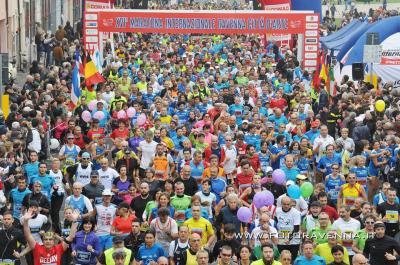 La_partenza_della_Maratona_di_Ravenna_2014.jpg