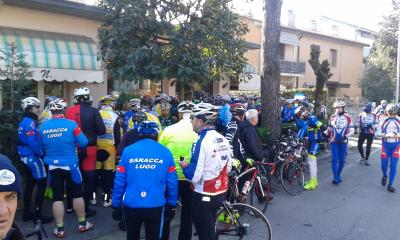 La_grande_affluenza_al_tavolo_delle_iscrizioni_presso_il_Bar_Filanda.jpg