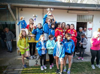 Squadra_femminile_di_A85_classifica_al_2o_posto_del_campionato_provinciale_di_societ_di_cross_invernale.jpg