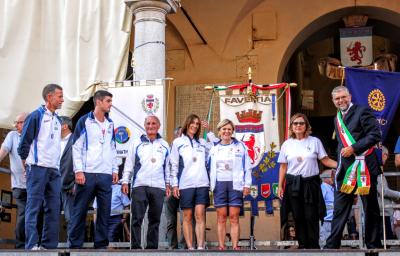 La_rappresentativa_di_Atletica_85_alla_Festa_dello_Sport_con_il_Sindaco_Malpezzi.jpg