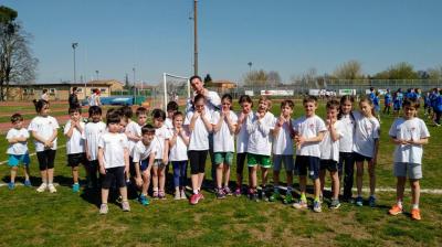La_squadra_delle_staffette_giovanili_di_Atletica_85_Esordienti_e_Ragazzi_maschi_e_femmine.jpg