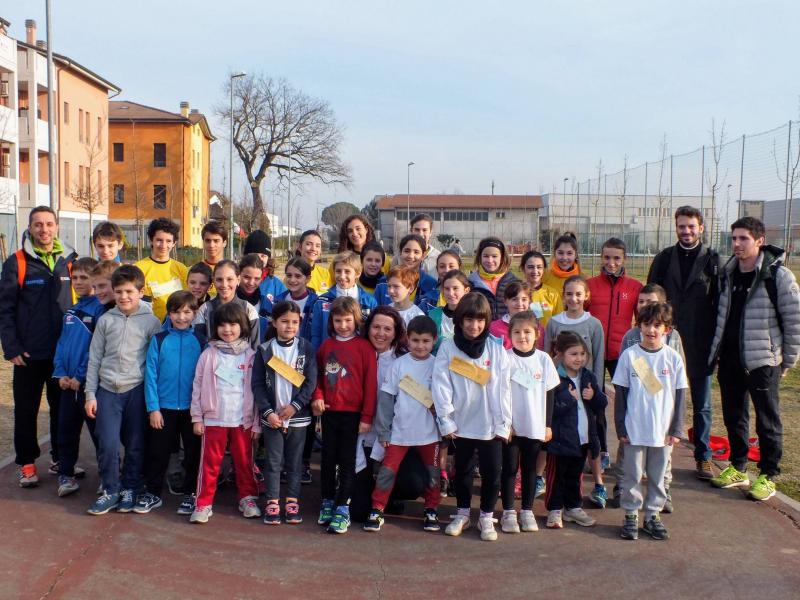 Il_folto_gruppo_dei_giovani_di_Atletica_85_alle_campestri_di_Massa_Lombarda_del_19_gennaio.JPG.jpg